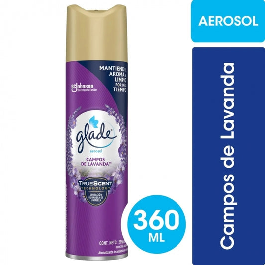 Glade aerosol neutralizando olores en un hogar moderno.